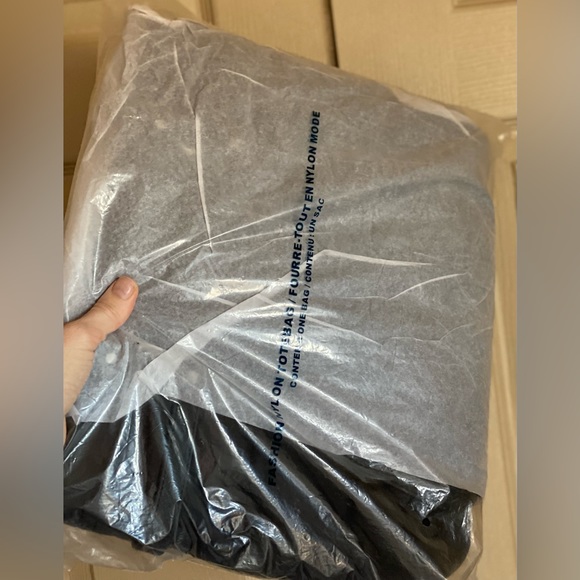 🆕Avon Nylon Tote with PVC Trim - Picture 6 of 6